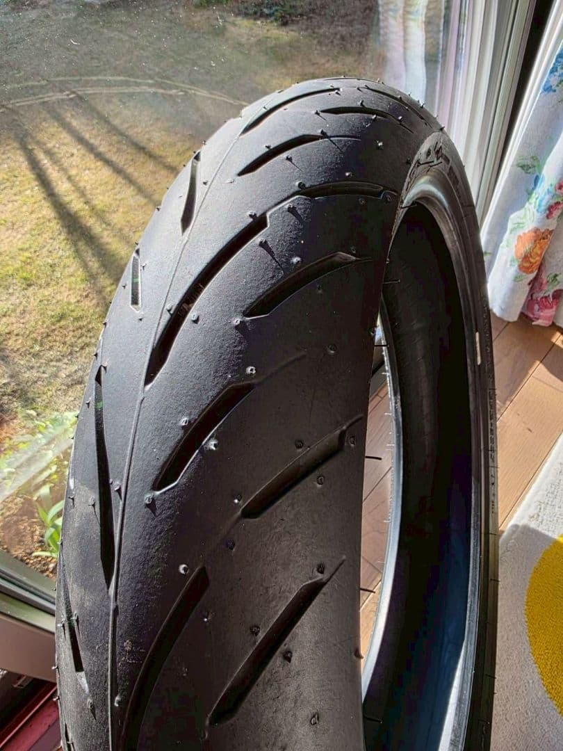 期間限定1万円値下げ　カワサキZ900RS純正タイヤ　新品に近い極上品2本セット