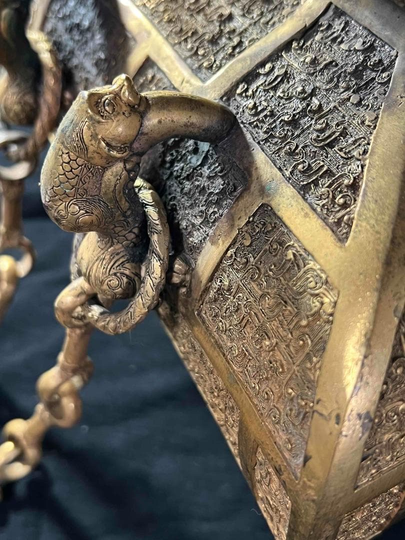 商周から戦国時代　金銅螭龍瑞獣羽文双糸壺　方盉　高台に銘文在銘(B-99)