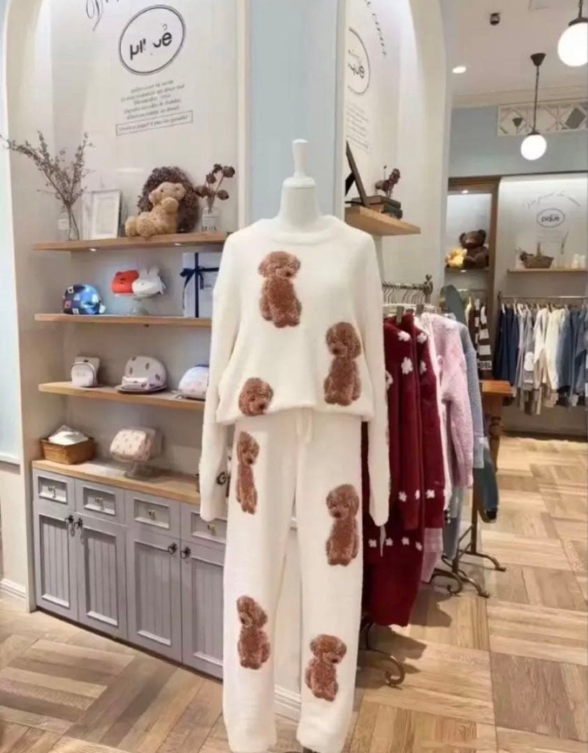 新品！トイプードルプルオーバーふわもこ上下セット　ホワイト