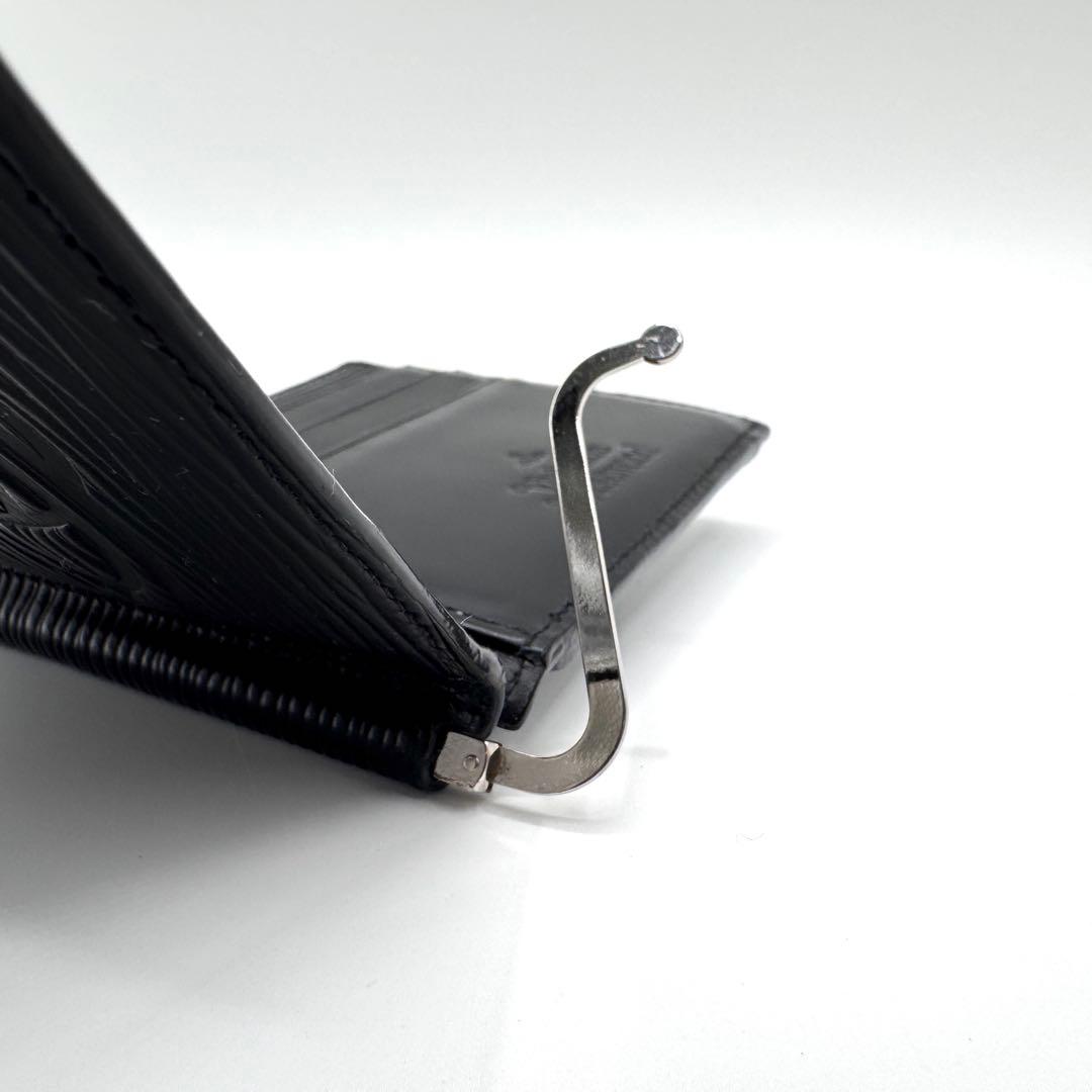 美品✨ヴィヴィアン　マネークリップ　小銭入れ付　二つ折り財布　オーブ型押し　黒