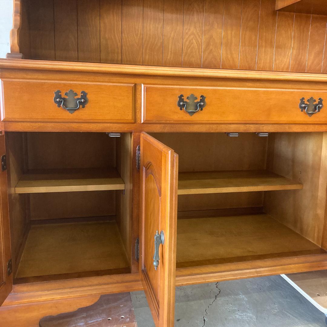 横浜ダニエル　大型　カップボード　食器棚　クラシック