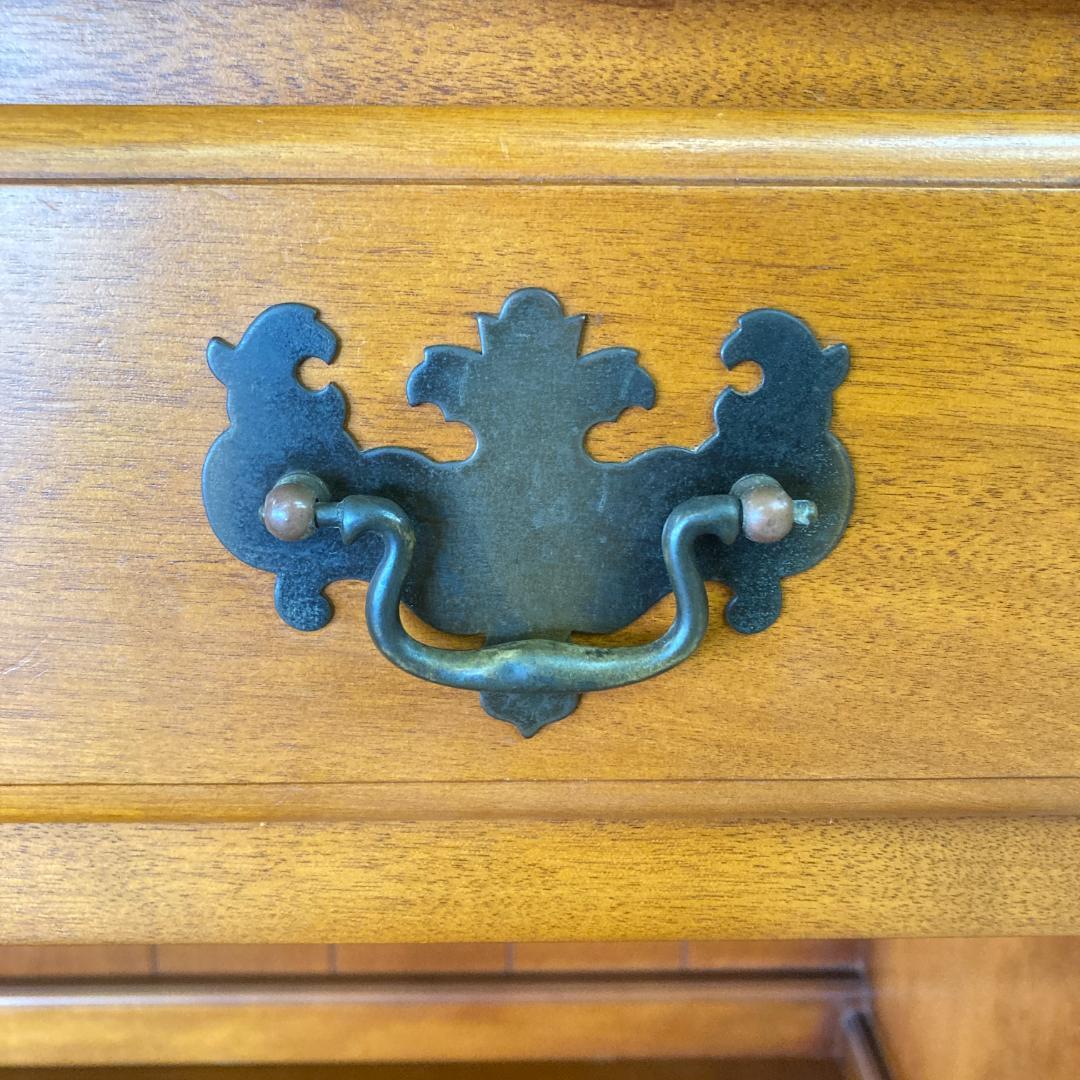 横浜ダニエル　大型　カップボード　食器棚　クラシック