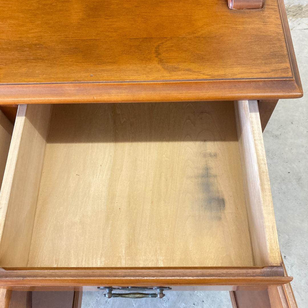 横浜ダニエル　大型　カップボード　食器棚　クラシック