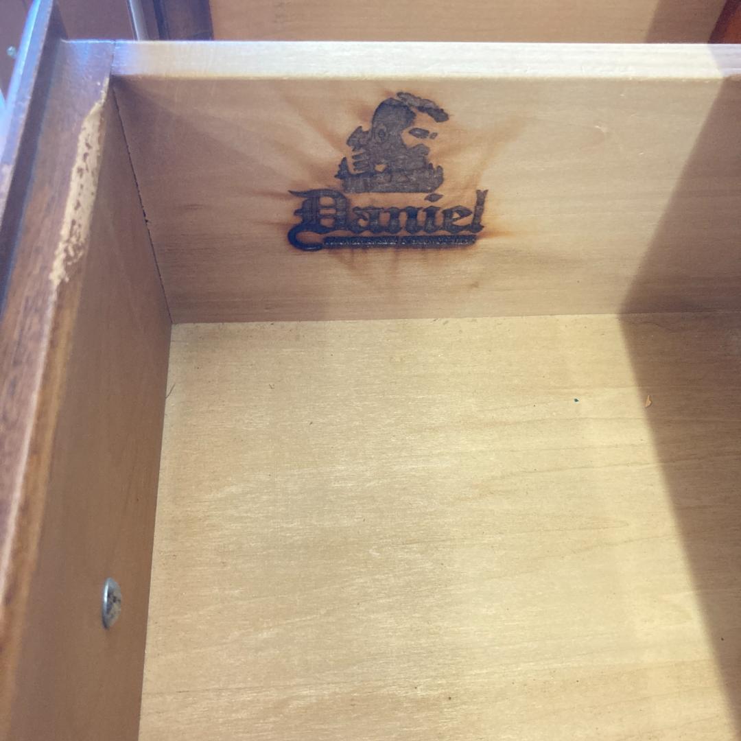 横浜ダニエル　大型　カップボード　食器棚　クラシック