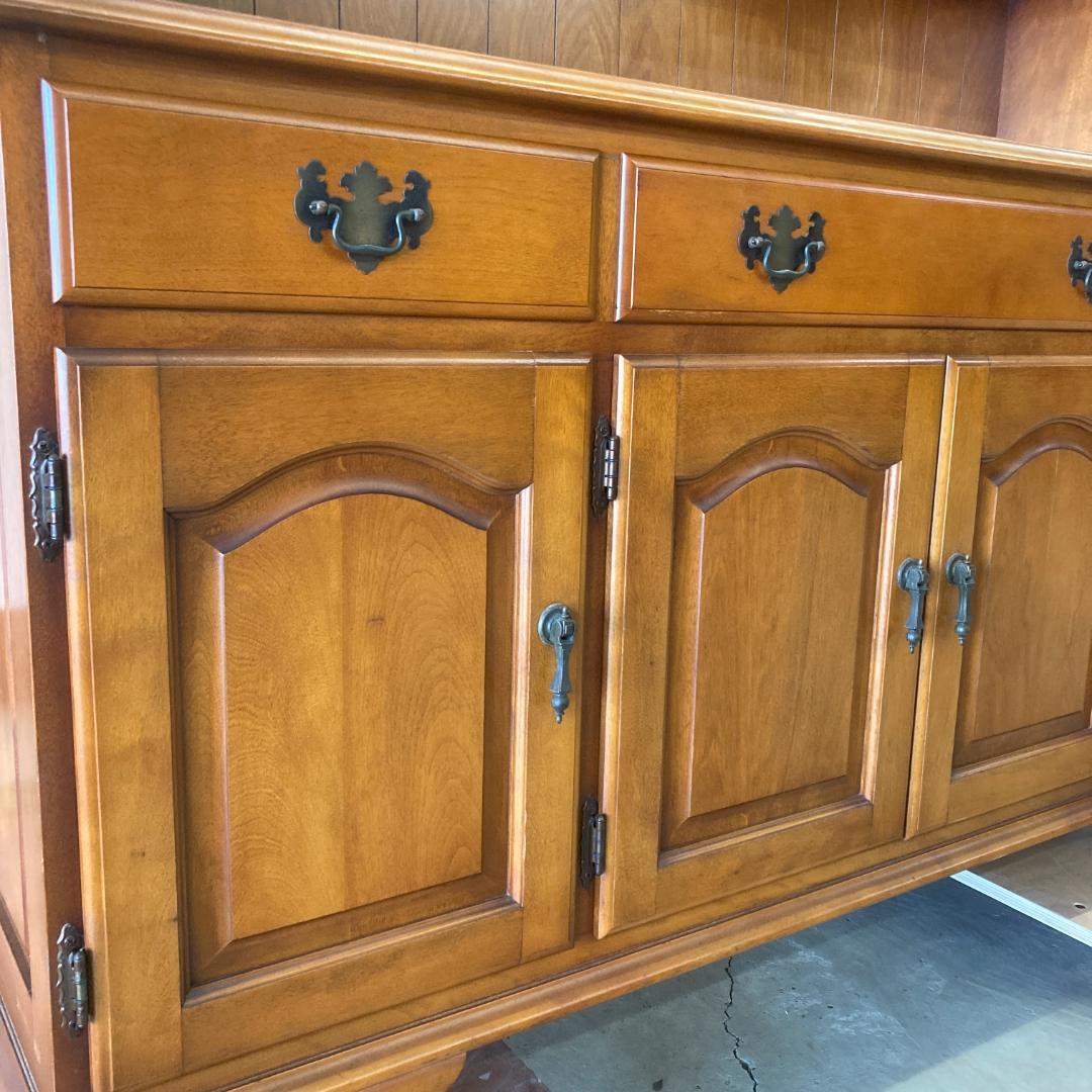 横浜ダニエル　大型　カップボード　食器棚　クラシック