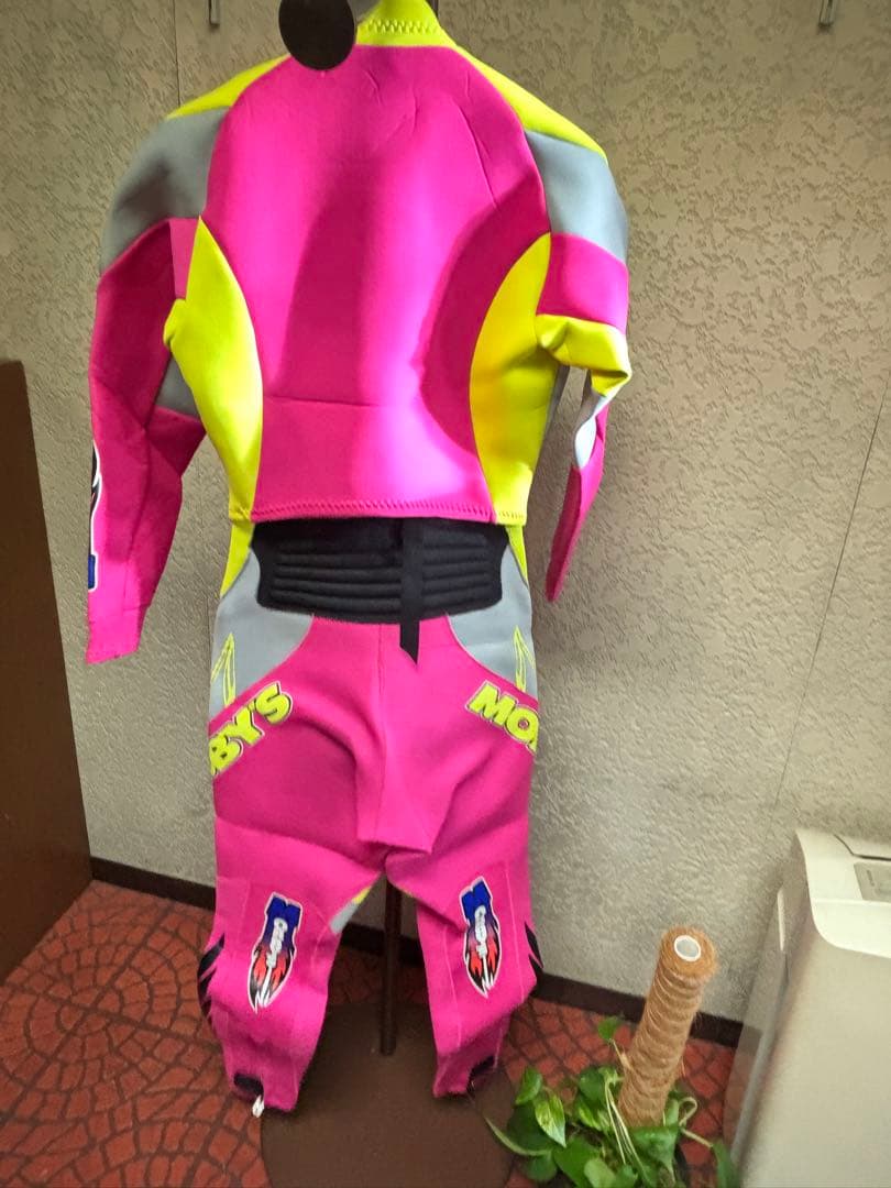 女性用　モビーズ(mobbys)ツーピース　ウエットスーツ　手袋と靴付き
