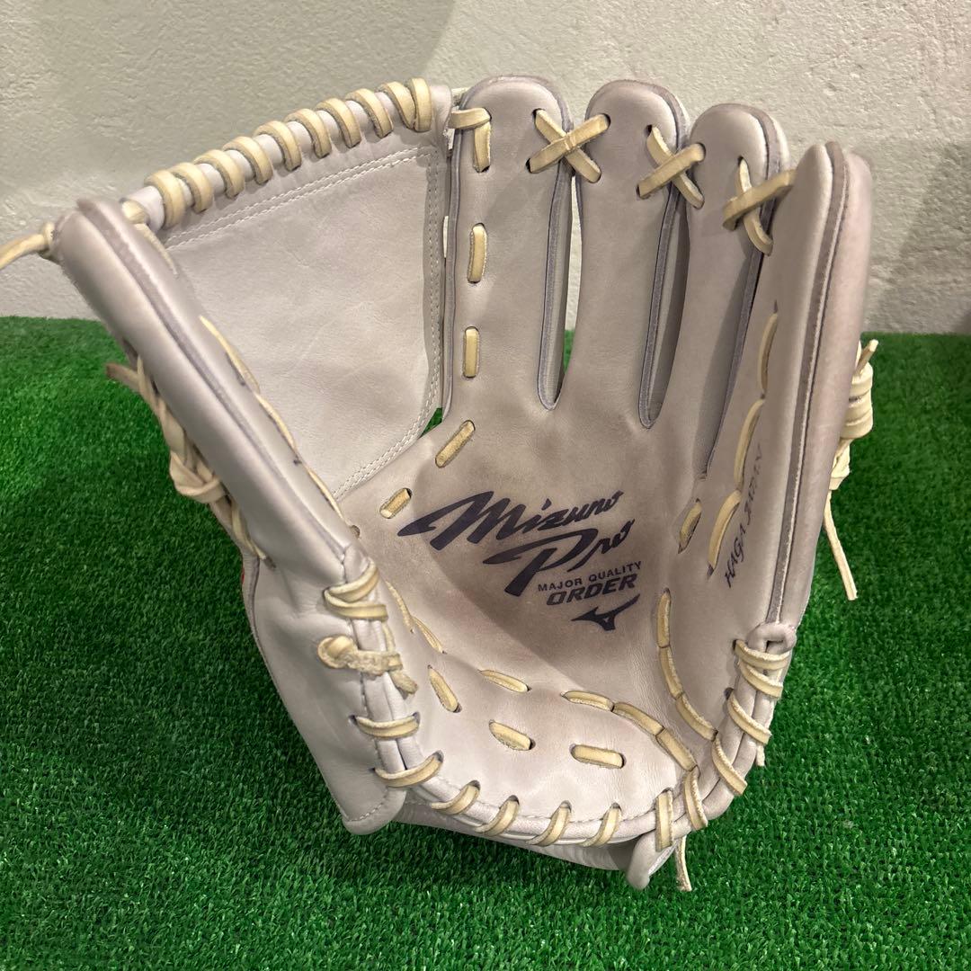 上野由岐子投手 プロ支給品 実使用グローブ ビックカメラ高崎 直筆サイン入り