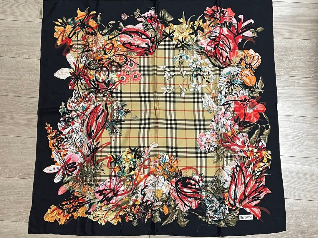 ケアタグ無しバーバリー Burberry シルクスカーフ 花柄ノヴァチェック美品