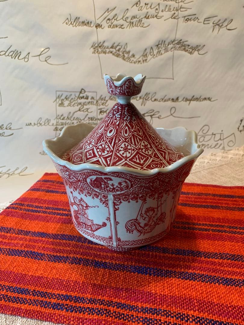 ビヨンヴィンブラッド　激レア・ビンテージのメリーゴーランド型の蓋物可愛すぎます！