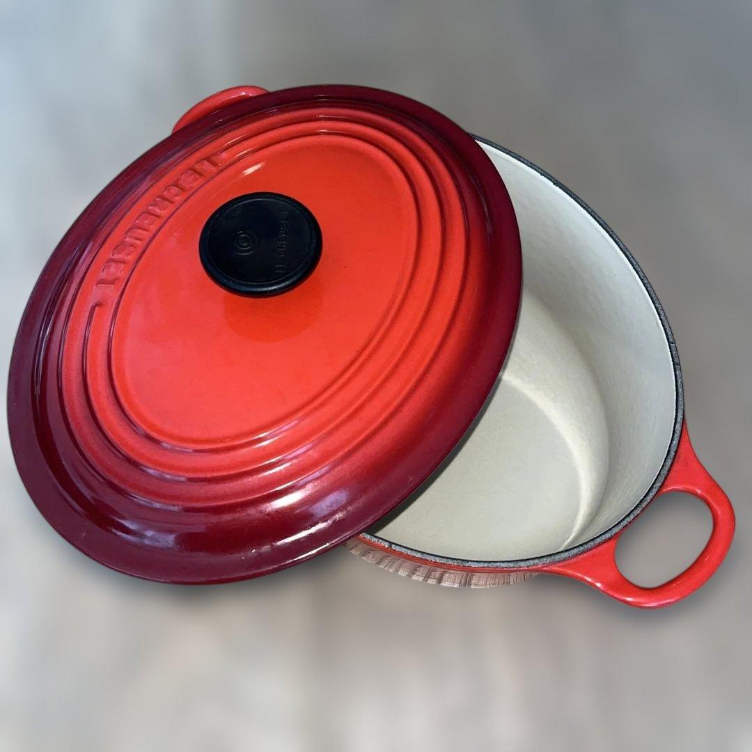 美品！ル・クルーゼ　オーバル　ホーロー鍋 赤 23cm 2.75qt フランス製