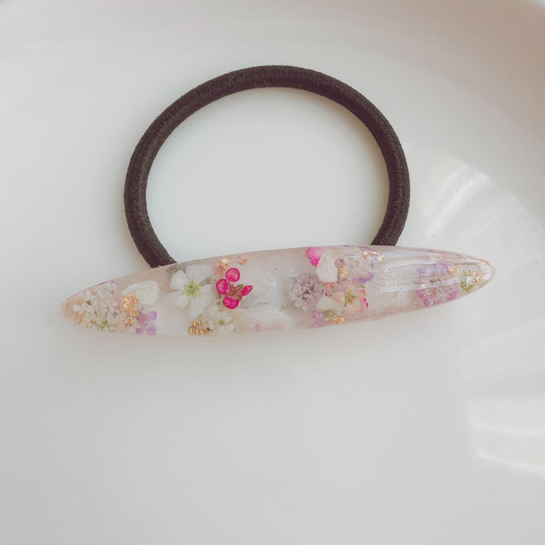 レジンヘアゴム キラキラ　冬　小花　ピンクベージュ