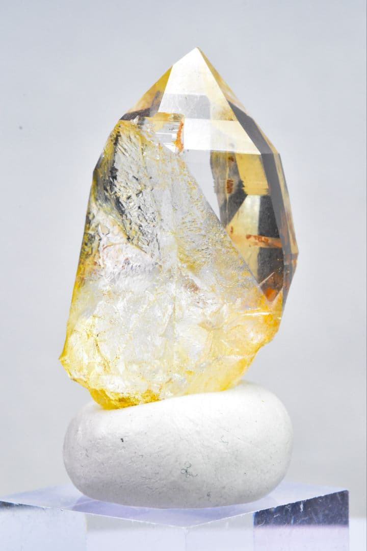 ガネーシュヒマール ヒンドゥン産 大きな剥離面クリアポイント