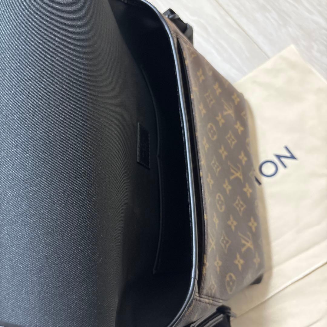 LOUIS VUITTON ルイヴィトン　マグネティックメッセンジャー