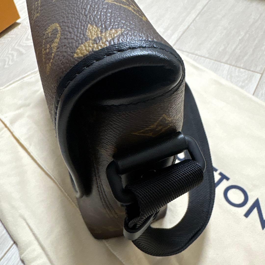 LOUIS VUITTON ルイヴィトン　マグネティックメッセンジャー