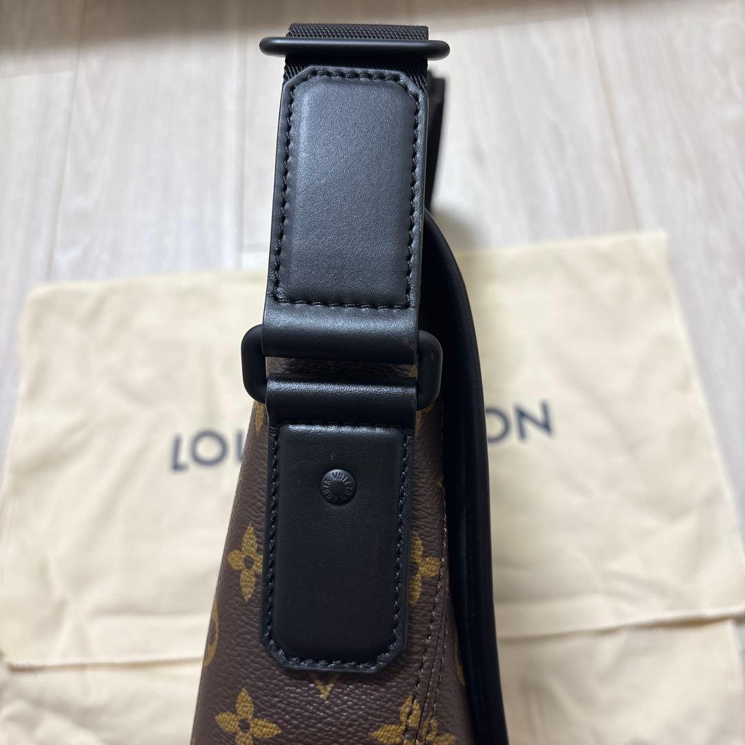 LOUIS VUITTON ルイヴィトン　マグネティックメッセンジャー