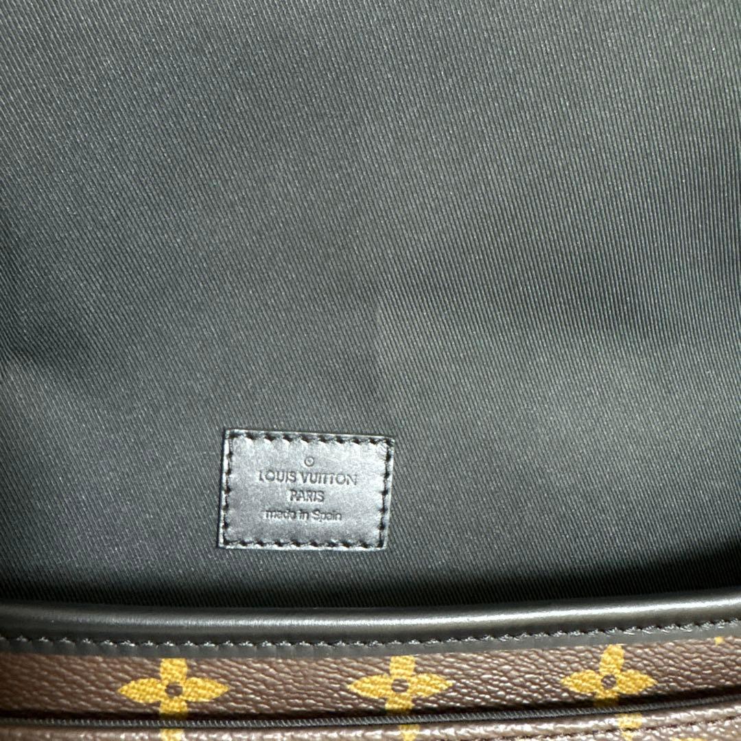 LOUIS VUITTON ルイヴィトン　マグネティックメッセンジャー