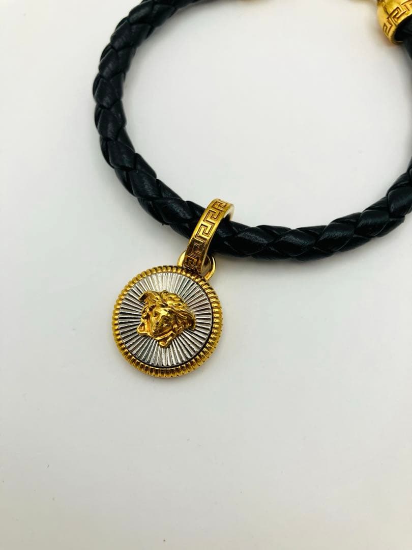 ヴェルサーチ　ブレスレット　ヒョウジン着用モデル　メデューサ　レザー