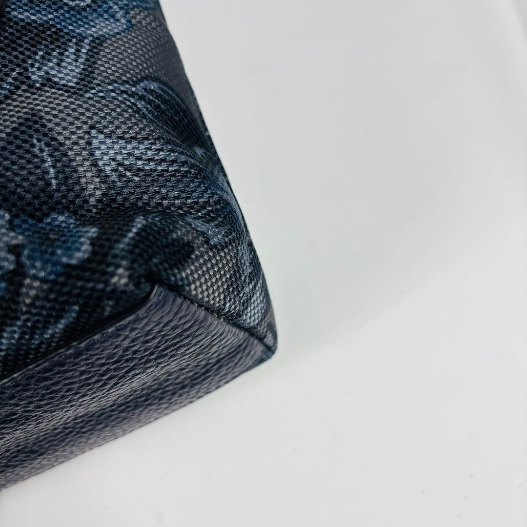 美品　コーチ 　 ショルダーバッグ　メッセンジャーバッグ　 ハワイアン柄