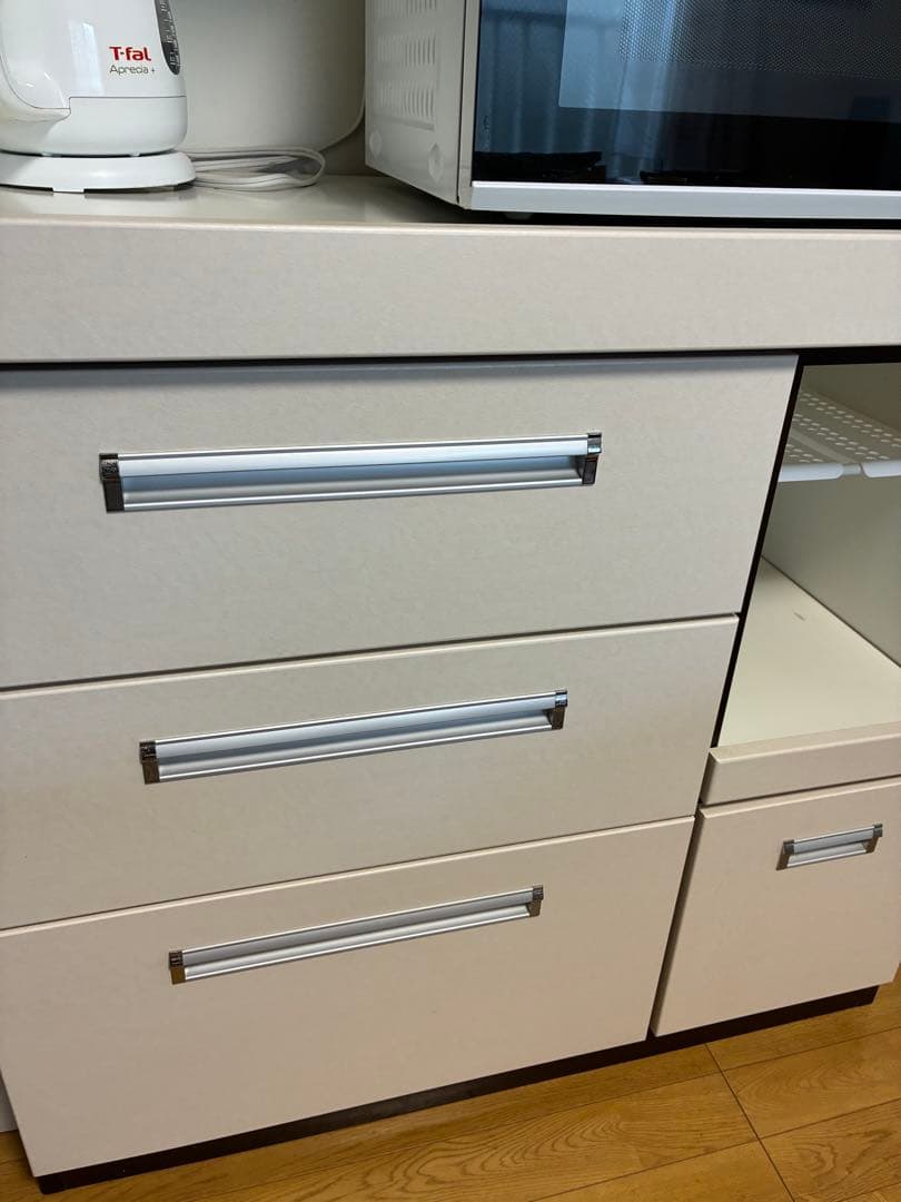 日本製 食器棚・キッチンカウンター ガラス扉付き