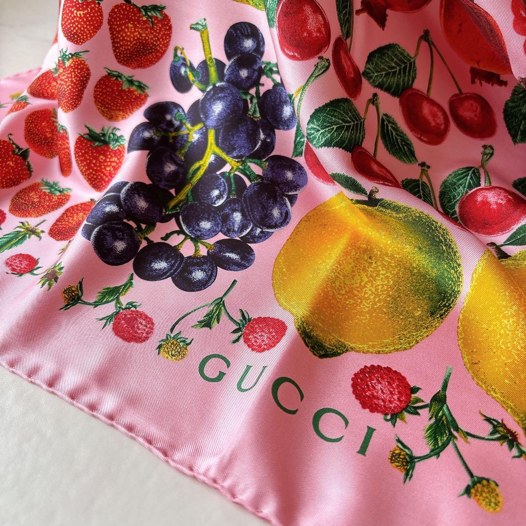 極美品 GUCCI 大判 シルクスカーフ フルーツ柄 ピンク イタリア製