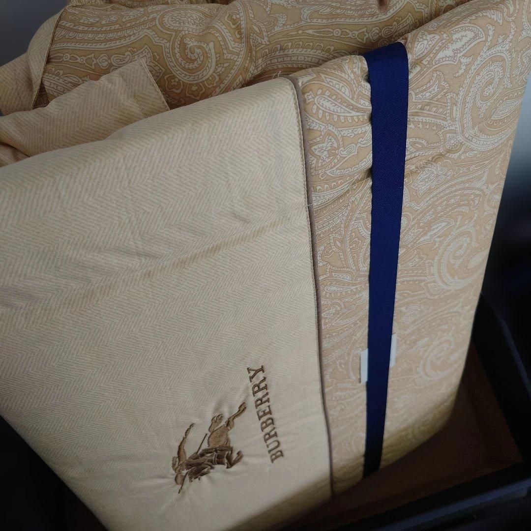 BURBERRY ペイズリー柄羽毛掛け布団 150×200cm
