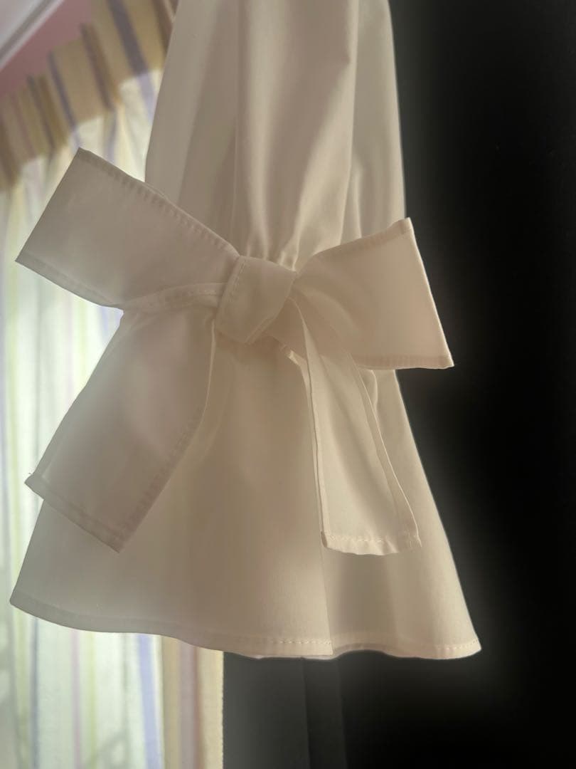 黒白リボン付き膝丈Aラインワンピース