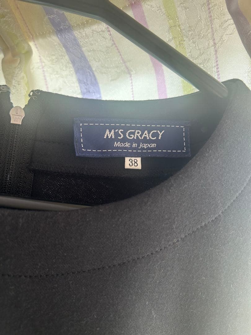 黒白リボン付き膝丈Aラインワンピース