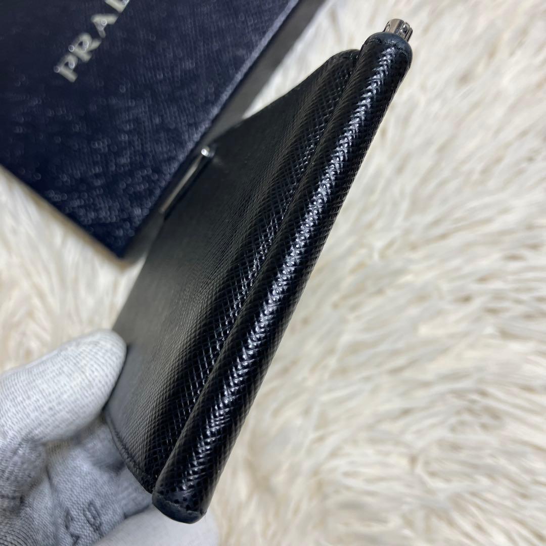 【極美品】 PRADA マネークリップ サフィアーノ 三角プレート IC内蔵