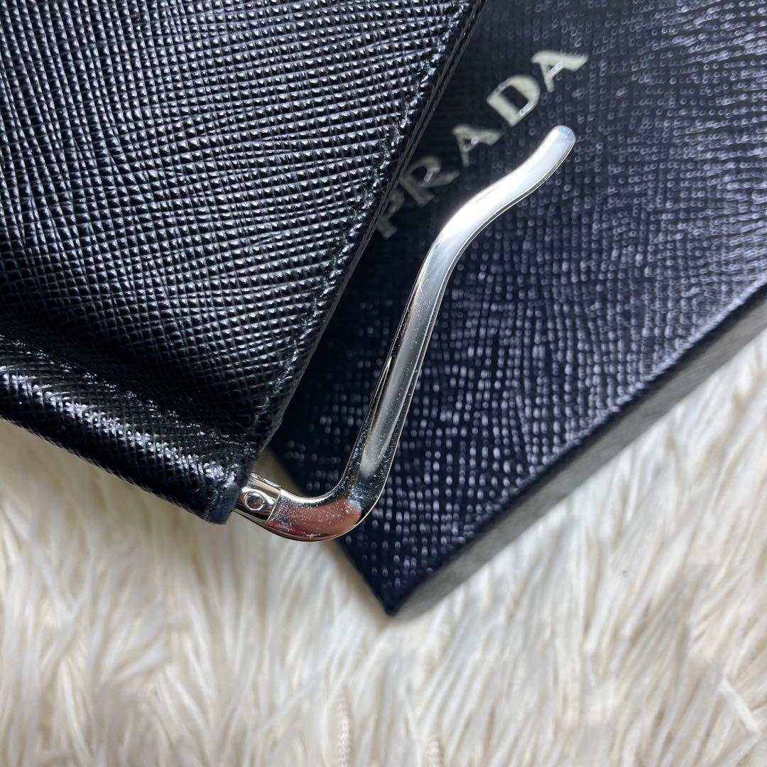 【極美品】 PRADA マネークリップ サフィアーノ 三角プレート IC内蔵
