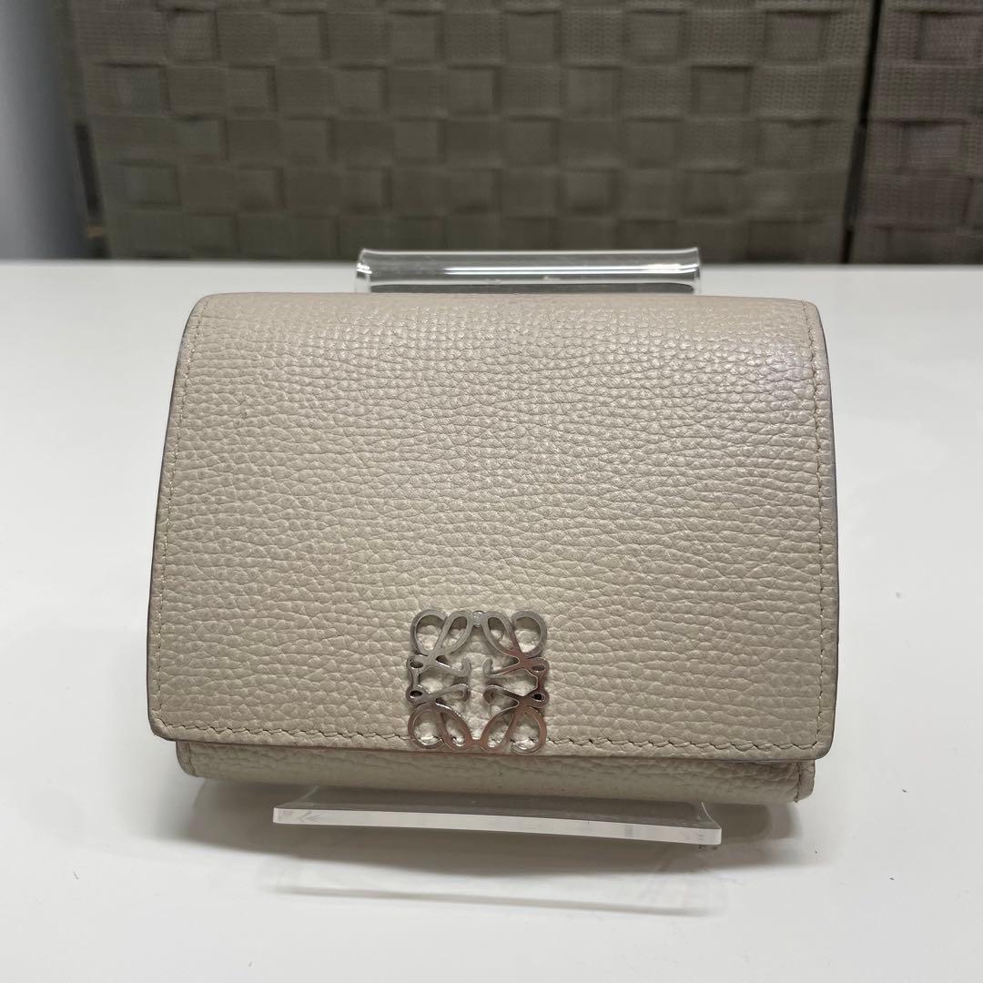 k*u様 LOEWE トライフォールド　ベージュ レザー 三つ折り財布