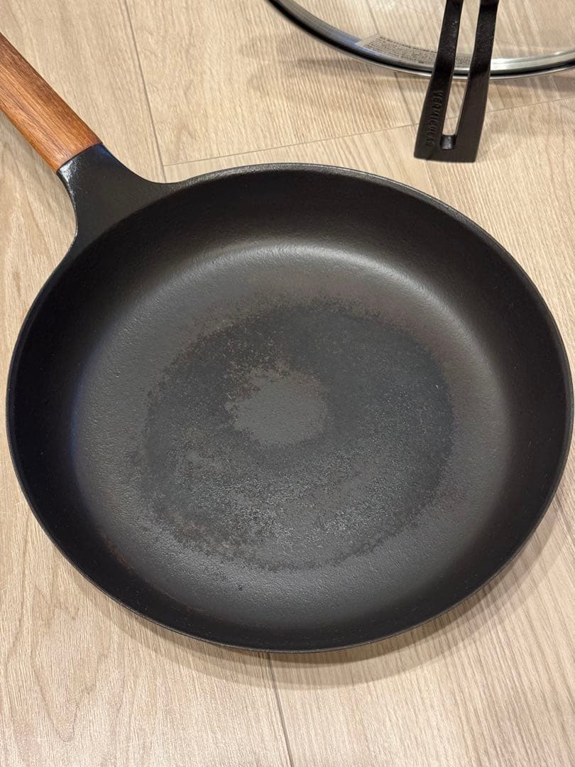 Vermicular 鋳鉄フライパン 26cm【プレゼントつき】