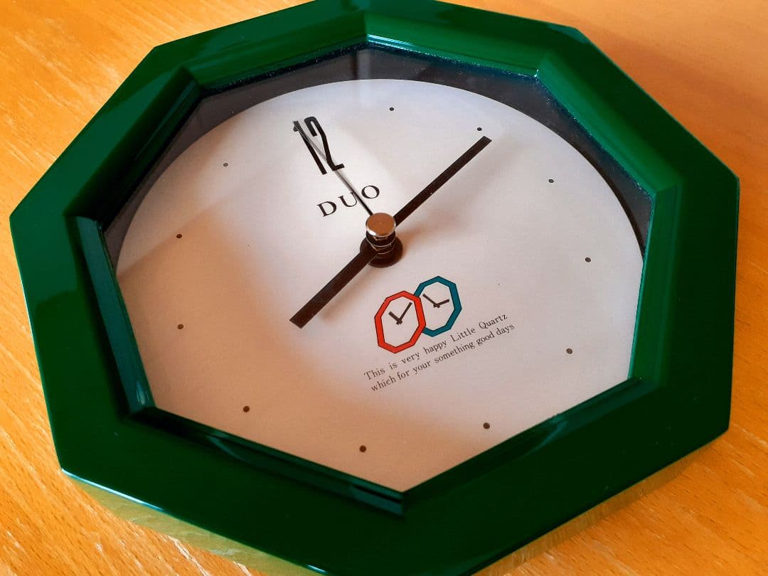 80's　掛け時計　ポストモダン　ビンテージ　レトロ　八角　グリーン
