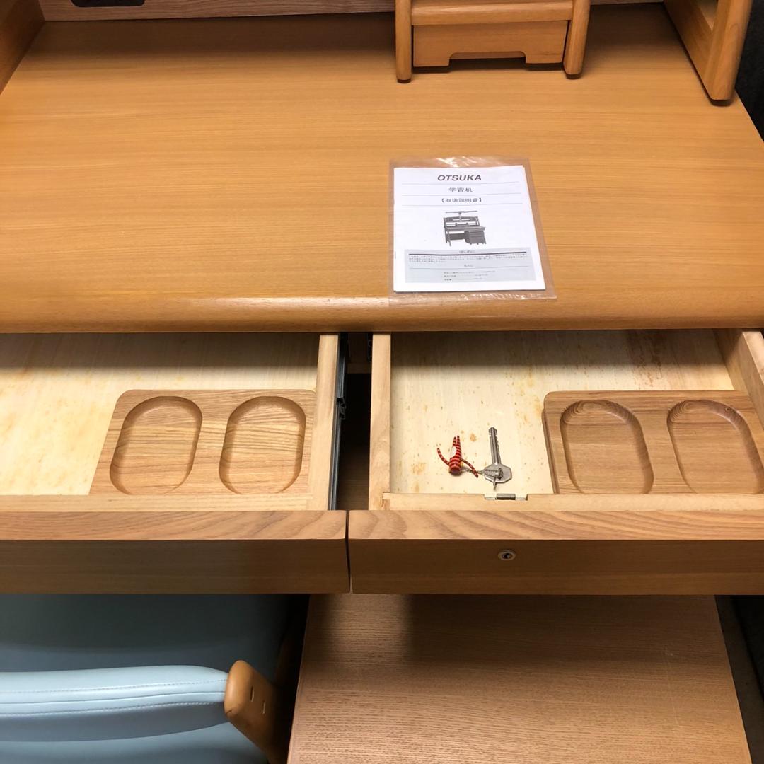 美品　大塚　OTSUKA　学習机、椅子、デスクライトセット