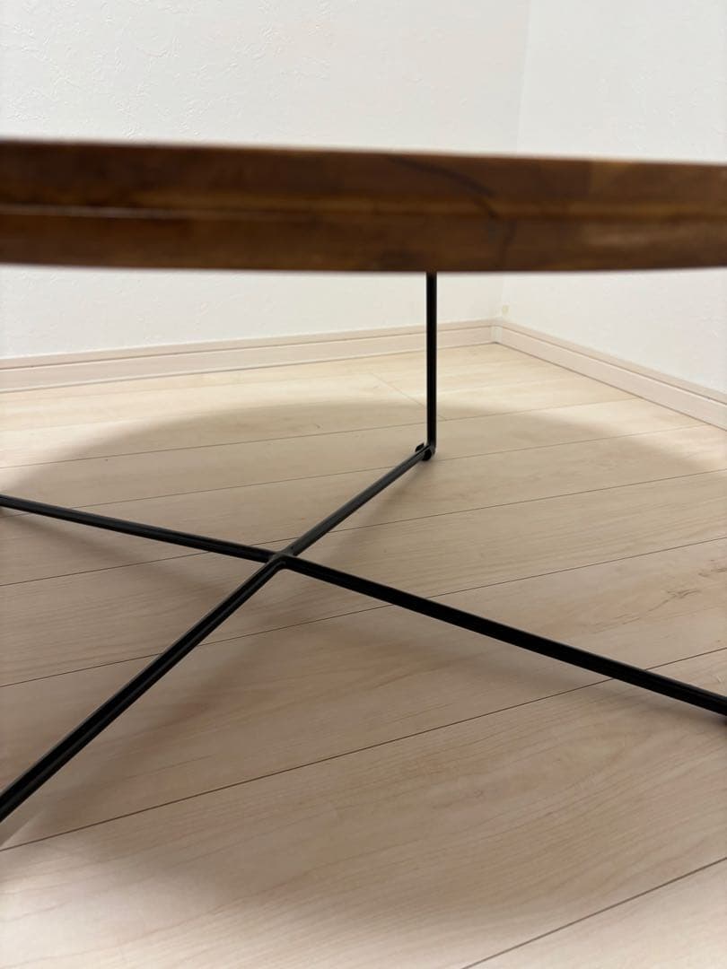 ファーゴラウンドコーヒーテーブル円卓テーブル(縁に転落防止の施しあり)