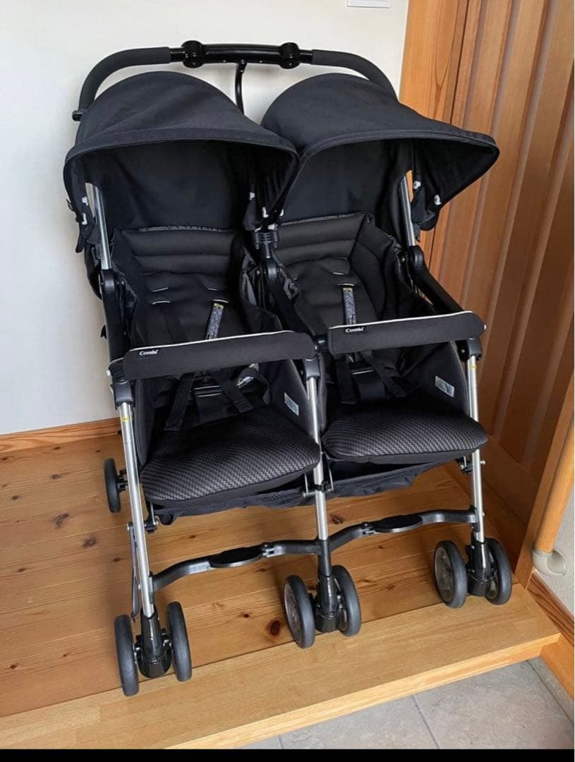 美品　combi ツインスピン　ダブルベビーカー ブラック 双子