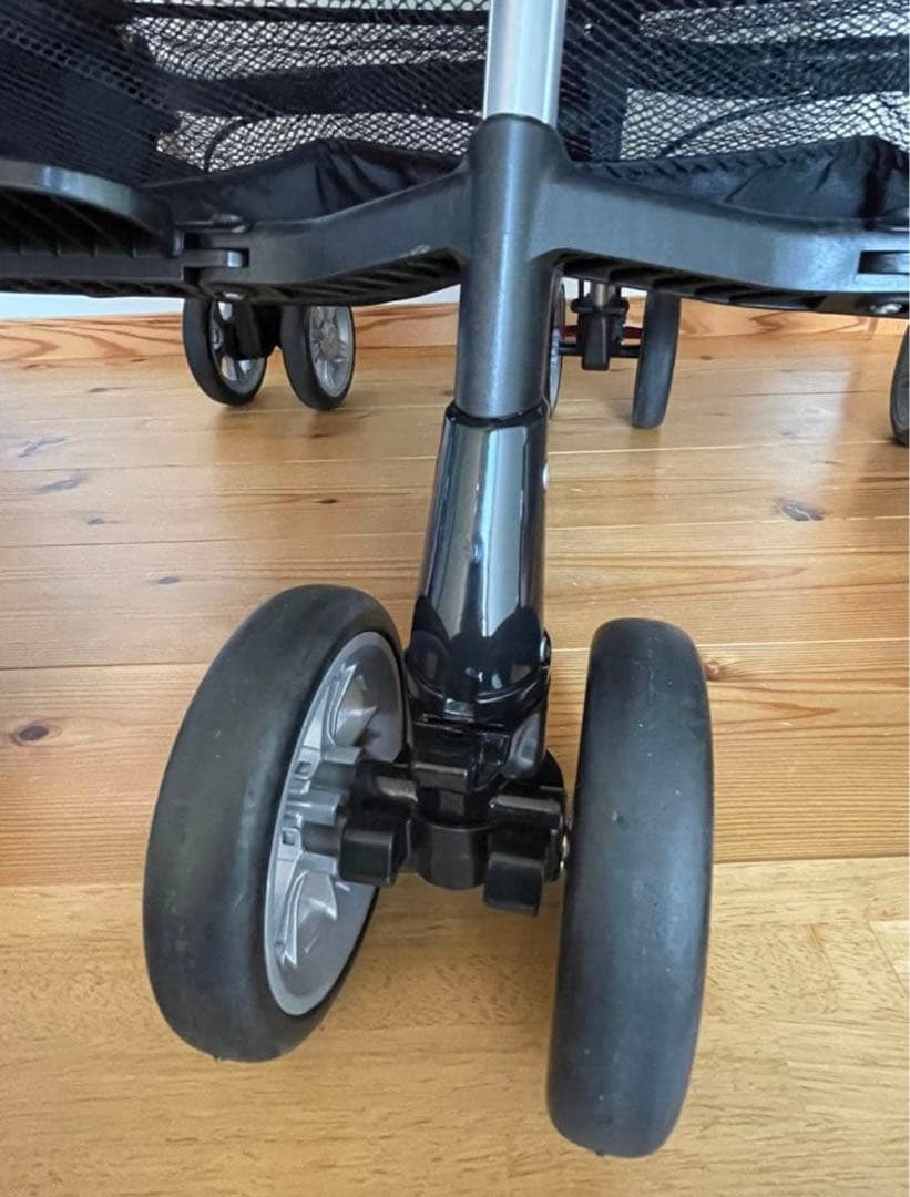 美品　combi ツインスピン　ダブルベビーカー ブラック 双子