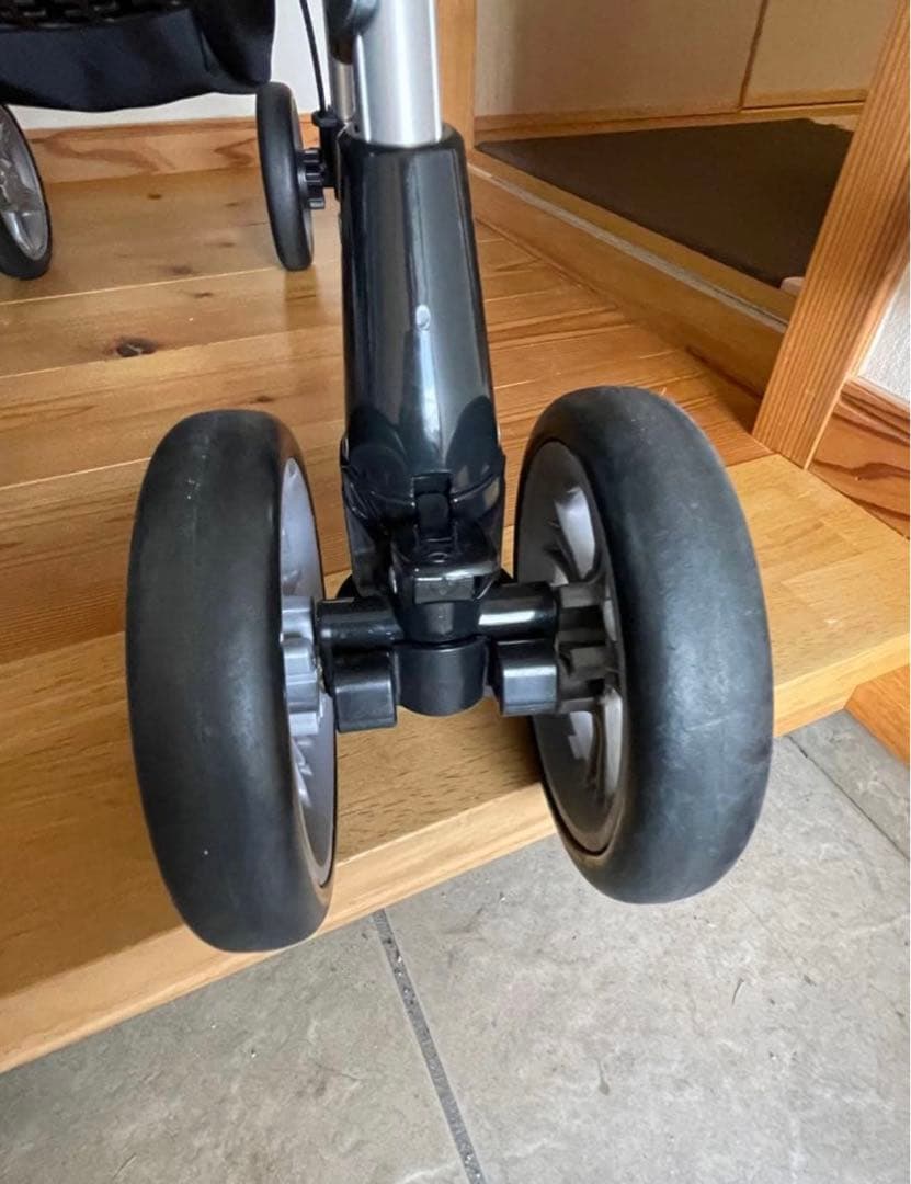 美品　combi ツインスピン　ダブルベビーカー ブラック 双子