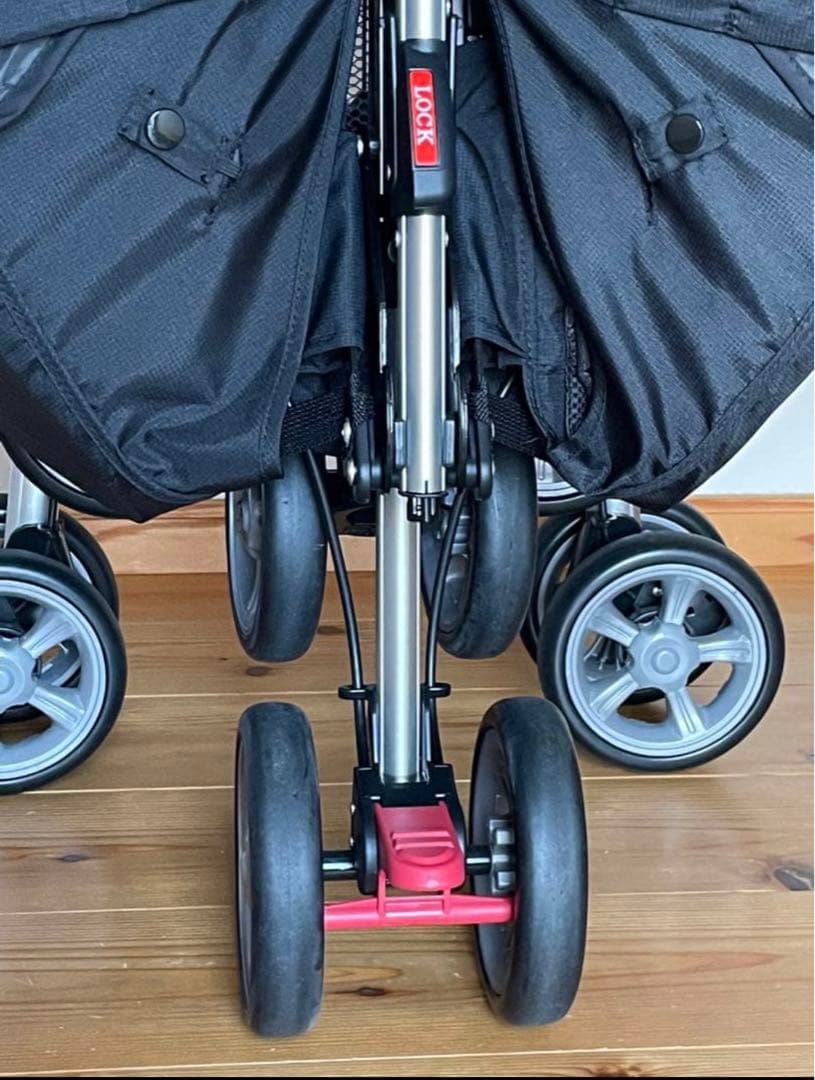 美品　combi ツインスピン　ダブルベビーカー ブラック 双子