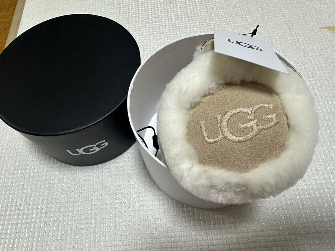 新品未使用箱有ugg アグイヤーマフ　サンSHEEPSKIN EARMUFF