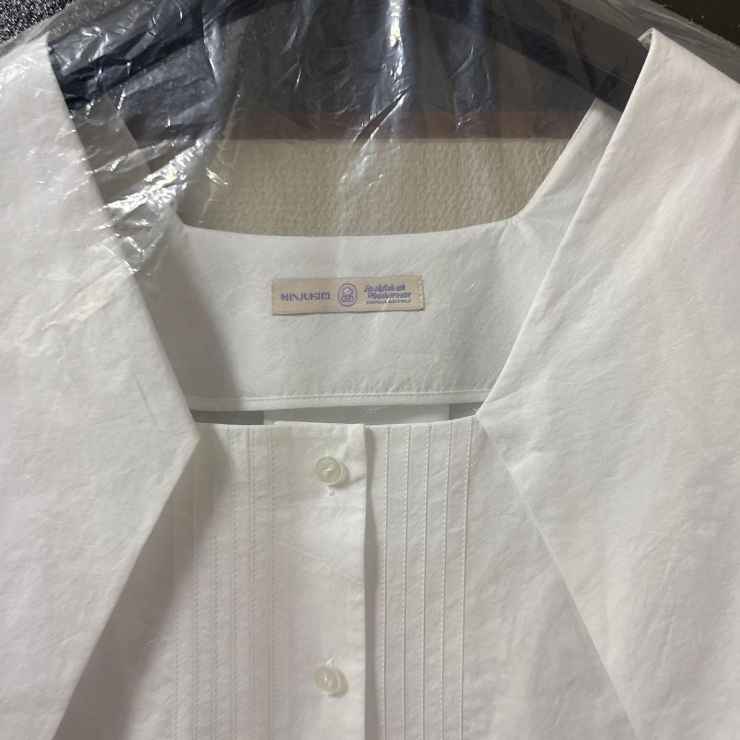【入手困難】MINJUKIM SQUARE NECK PINTUCK SHIRT
