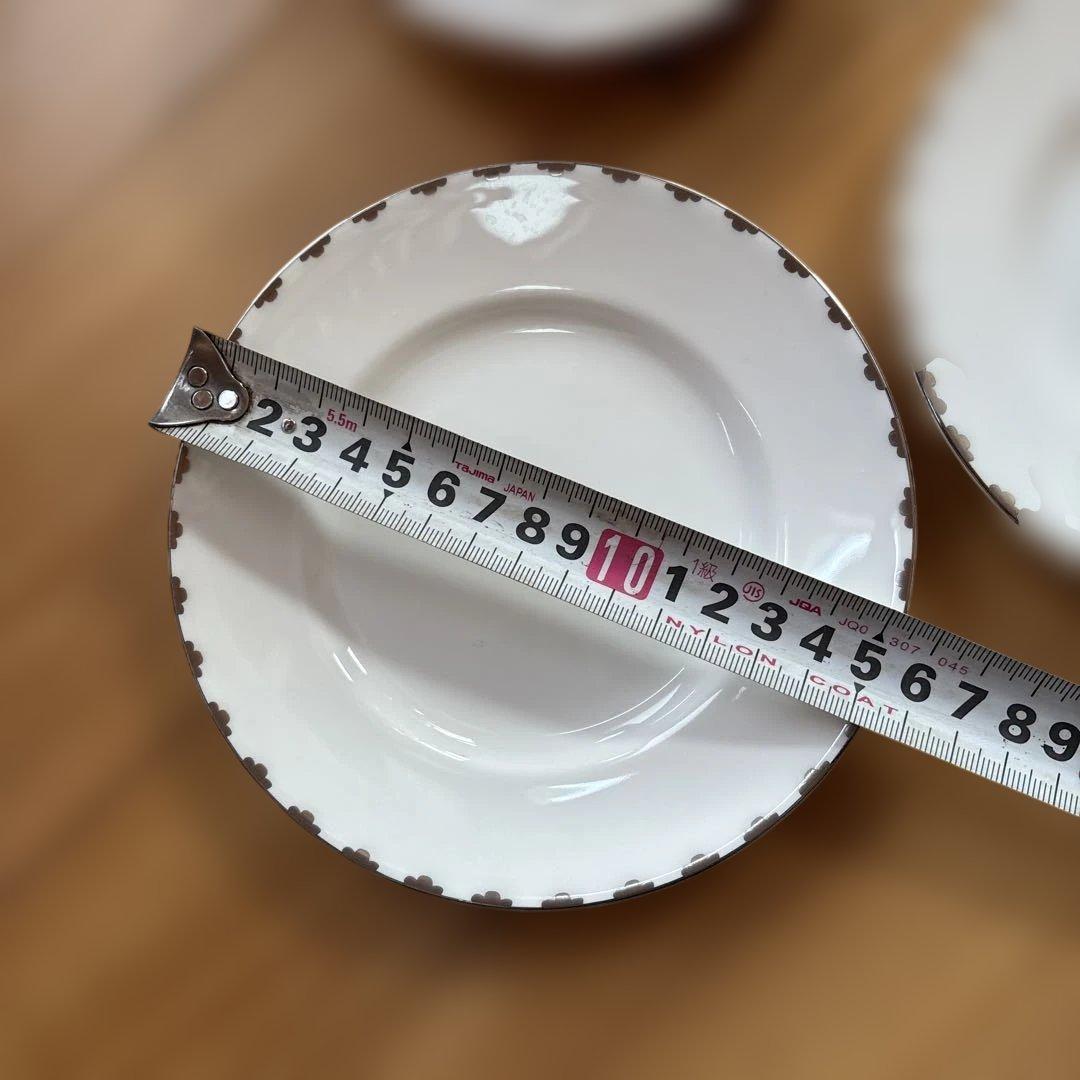 ウエッジウッド　プラチナアクセントプレート2枚とソーサーとマグカップ１セット