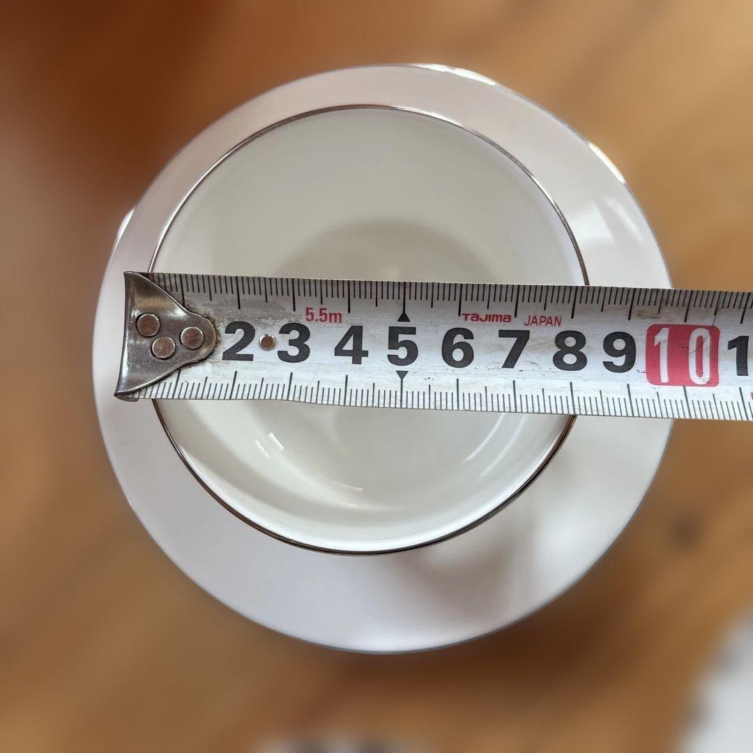 ウエッジウッド　プラチナアクセントプレート2枚とソーサーとマグカップ１セット