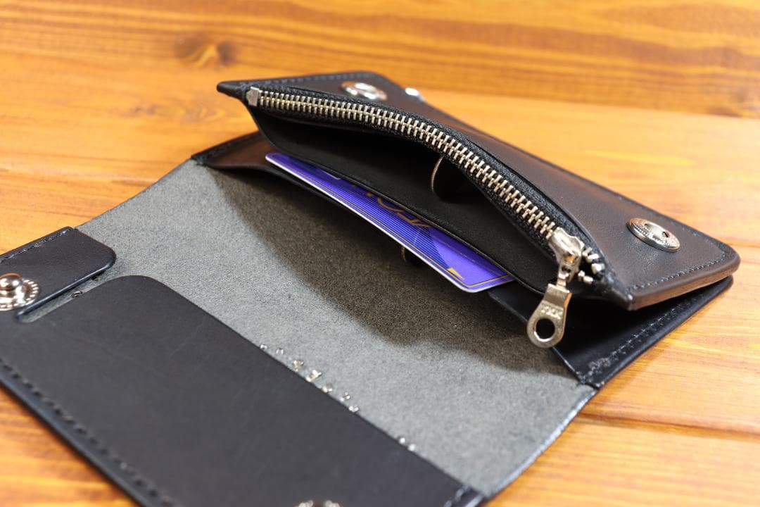 フラワースタッズミドルトラッカーウォレット ハトメ小判カン付き