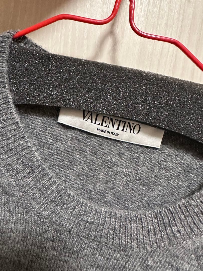 VALENTINO グレー VLTN ロゴ カシミヤセーター （ライライ）