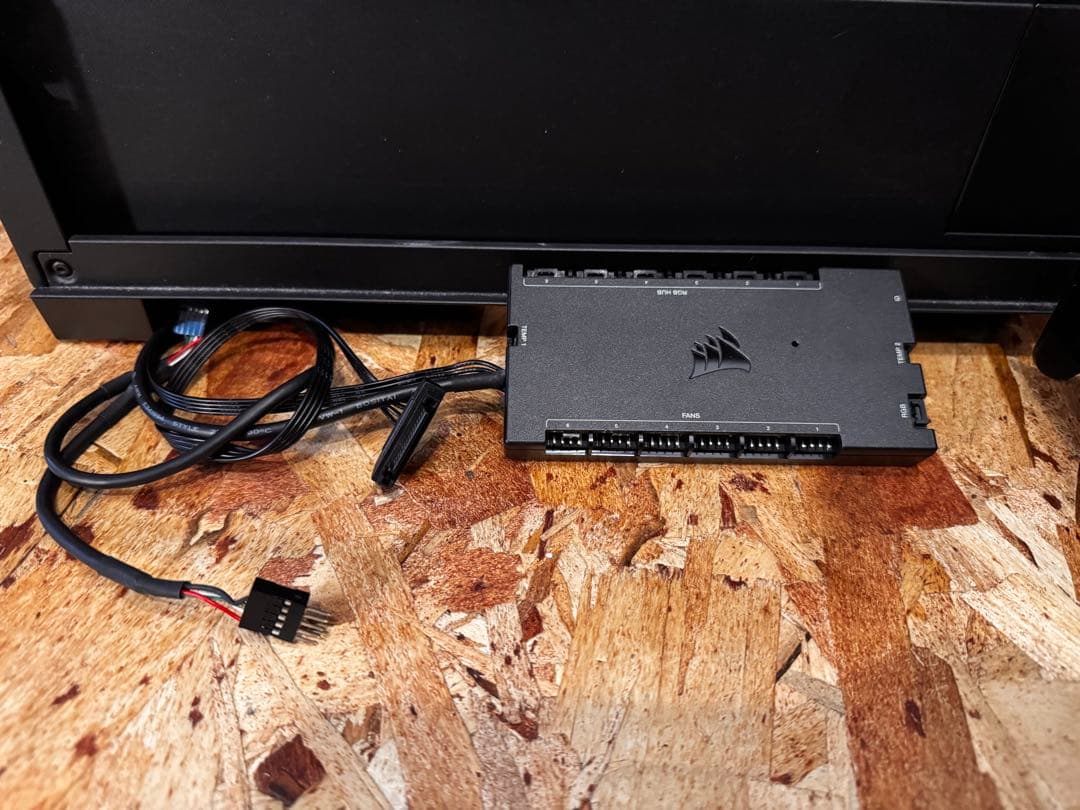 Corsair 5000D +RGBファンx9 +RGBファンコントローラー