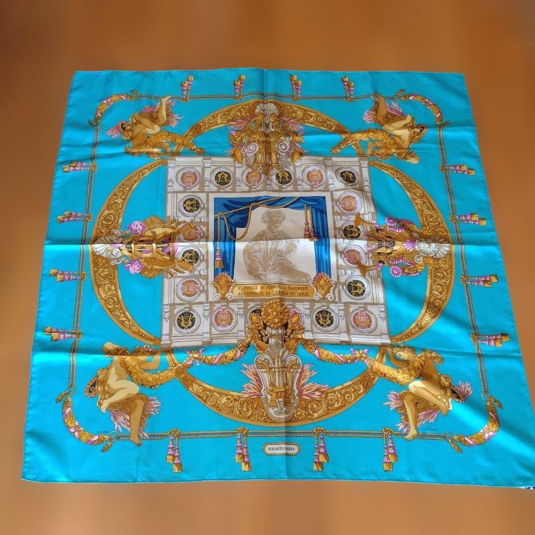 HERMÈS スカーフ 青緑色 金色装飾