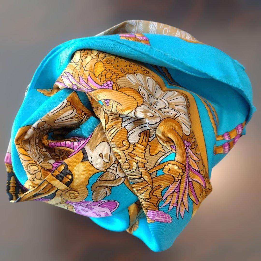 HERMÈS スカーフ 青緑色 金色装飾