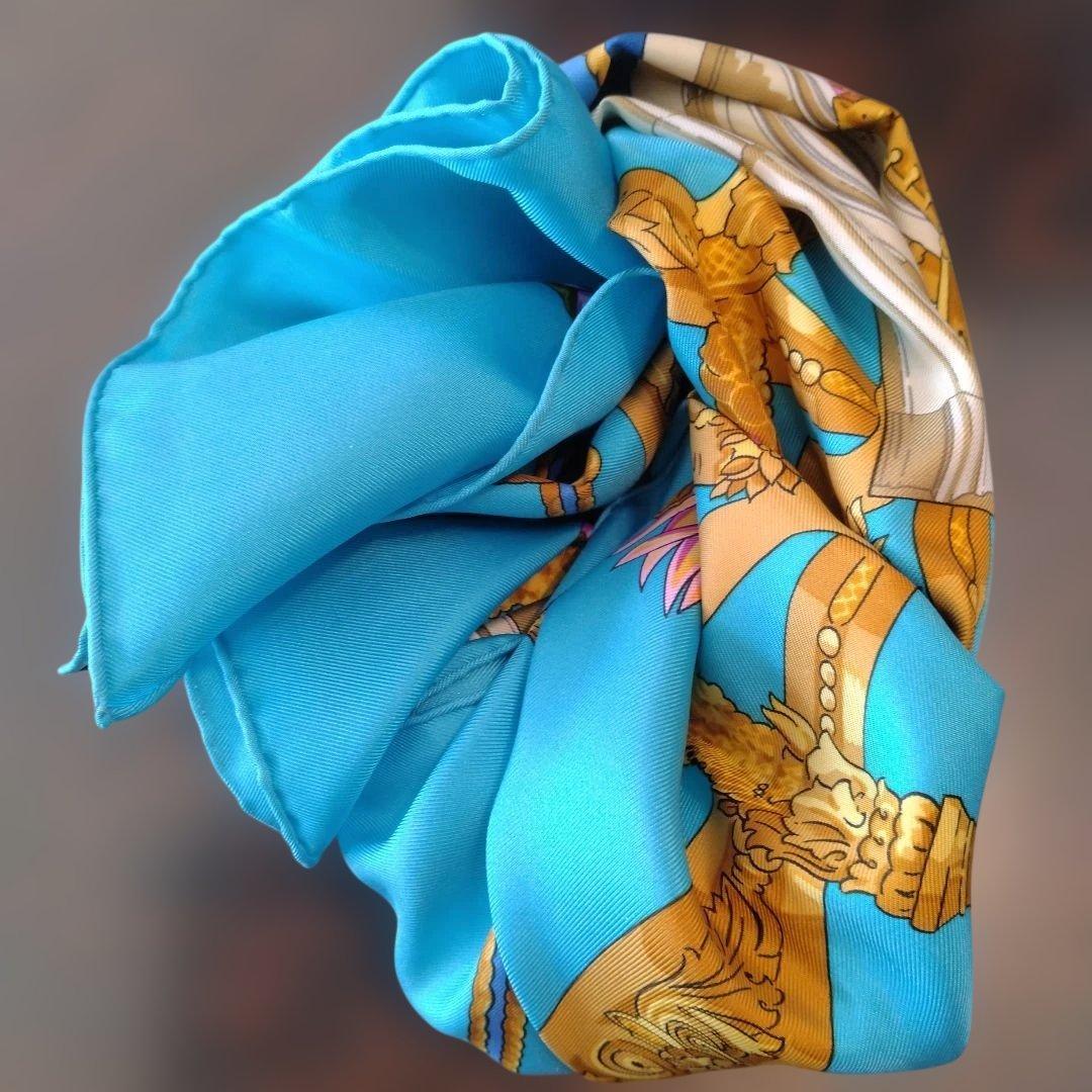 HERMÈS スカーフ 青緑色 金色装飾