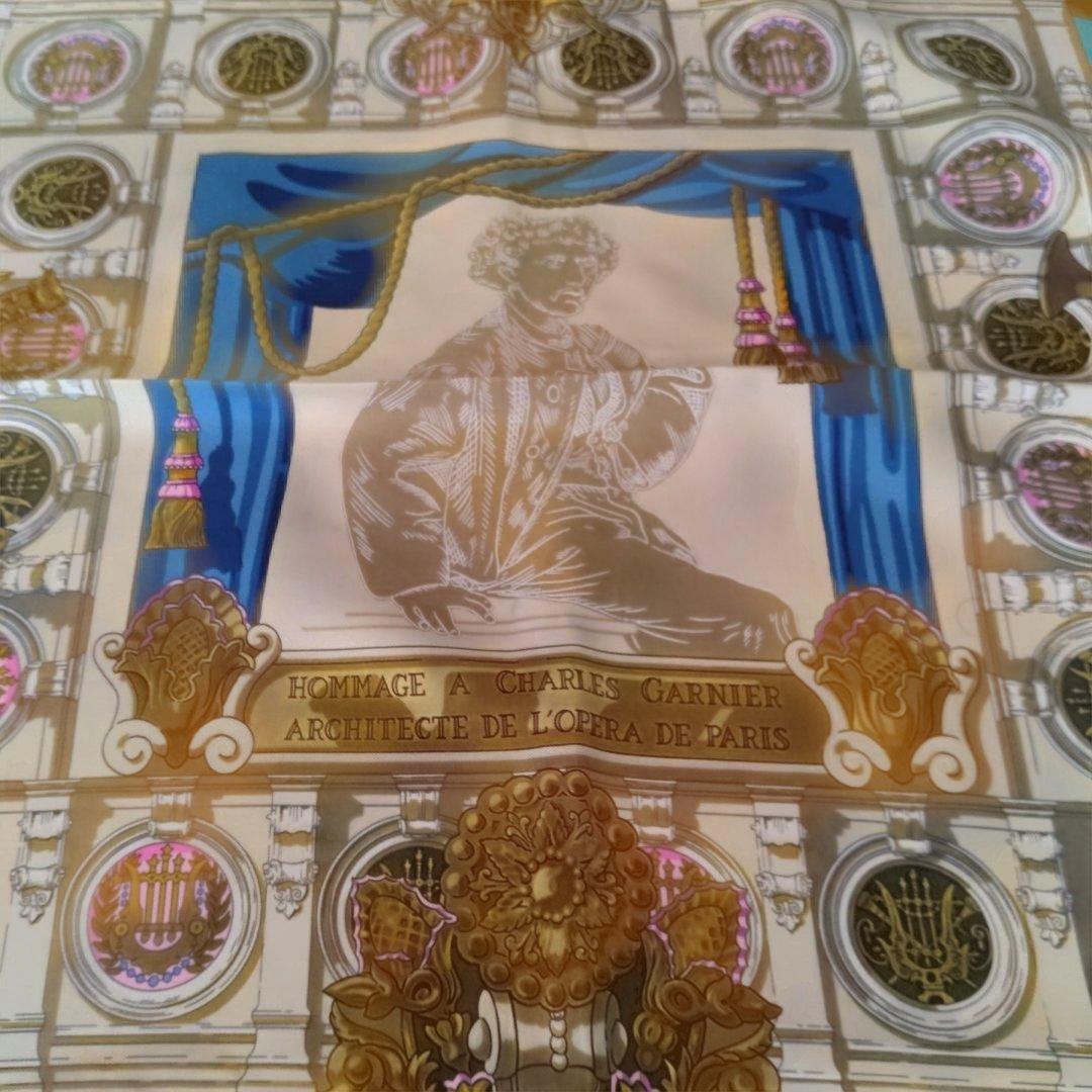 HERMÈS スカーフ 青緑色 金色装飾