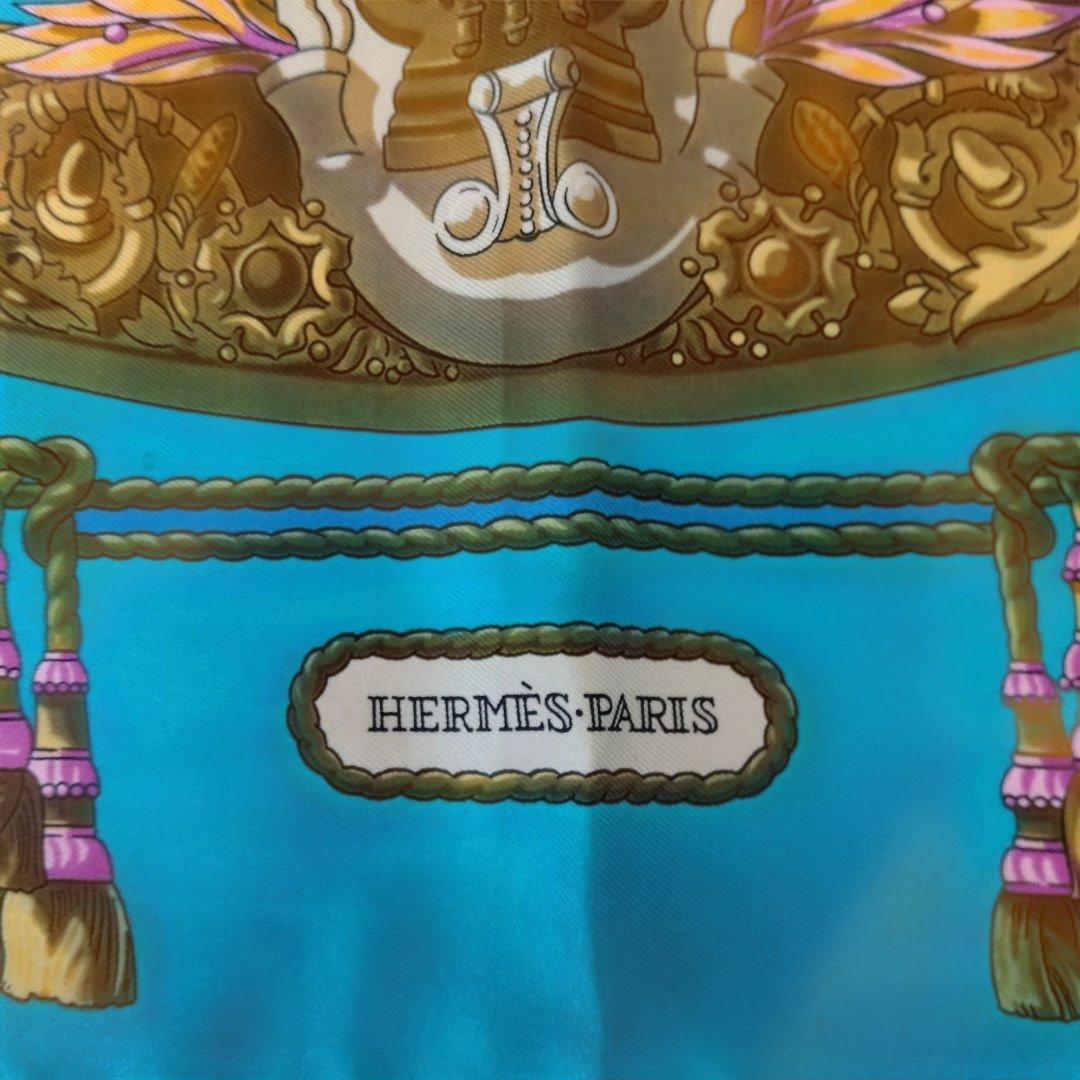 HERMÈS スカーフ 青緑色 金色装飾